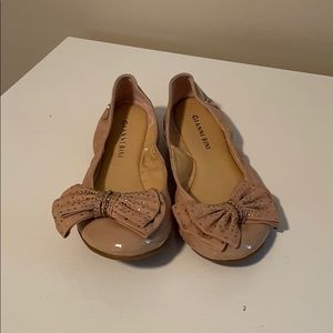 Gianni Bini tan flats with bow